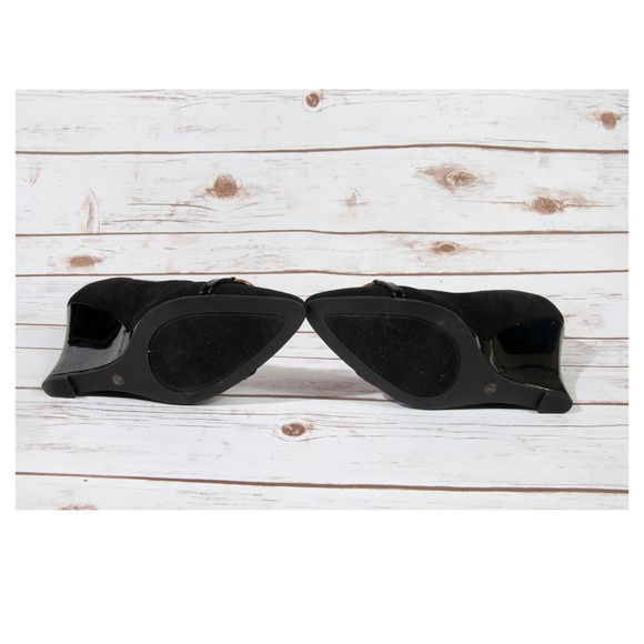 Black Pumps - Picture 5 of 6